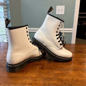 Dr. Martens 1460 Smooth Leather Lace Up Boots
Ladies Women size 9